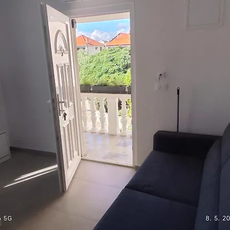 Frle 3 Apartment Zadar