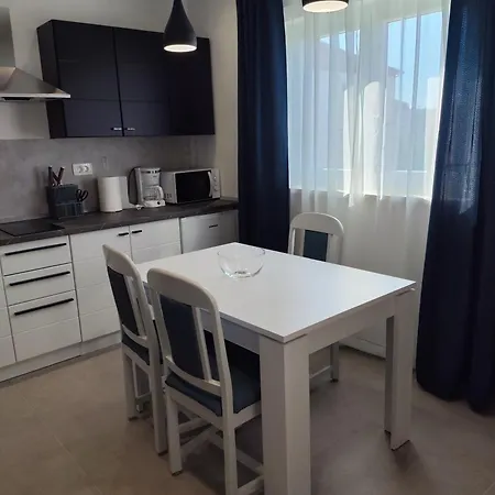 Frle 3 Apartment Zadar